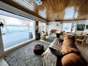 Lapland Sunrise Cottage with lakefront Sauna